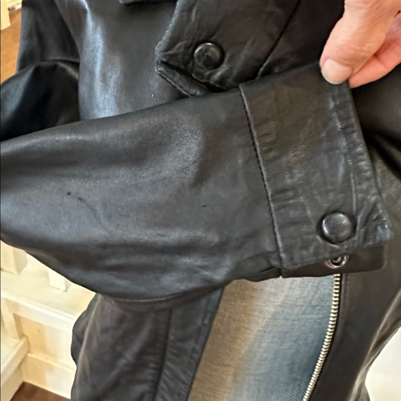 Banana republic minimalist leather jacket - Picture 8 of 9